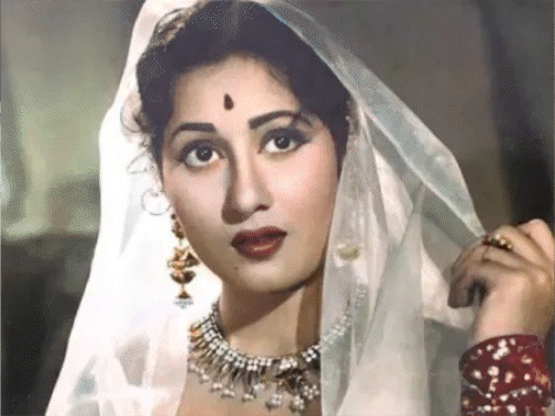 मधुबाला की बायोपिक में धुरंधर फेम एक्ट्रेस की चर्चा:  दावा- लीड रोल में सारा अर्जुन नजर आ सकती हैं, आधिकारिक घोषणा बाकी