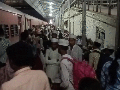 पटना-पुणे एक्सप्रेस से मुस्लिम बच्चों की तस्करी, 165 रेस्क्यू:  बिहार के अररिया से महाराष्ट्र के लातूर ले जा रहे थे, 8 तस्कर गिरफ्तार – Katni News