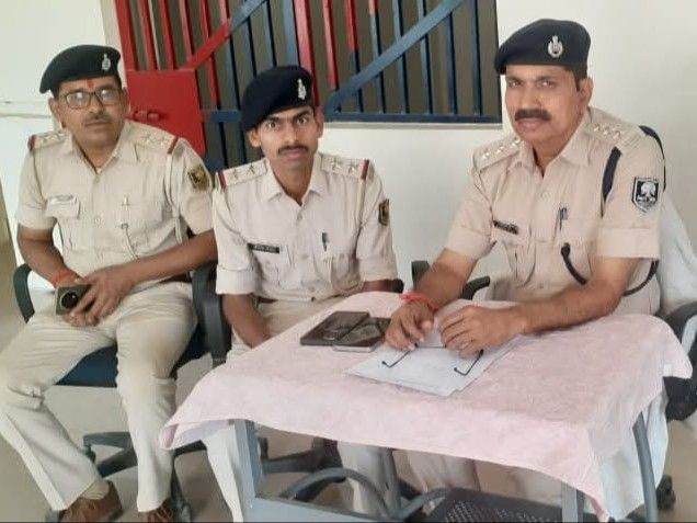 दरभंगा में हथियार के साथ 3 बदमाश गिरफ्तार:  2 कट्टा और 10 जिंदा कारतूस बरामद; विनोद महतो हत्यााकंड में नाबालिग को पकड़ा – Darbhanga News