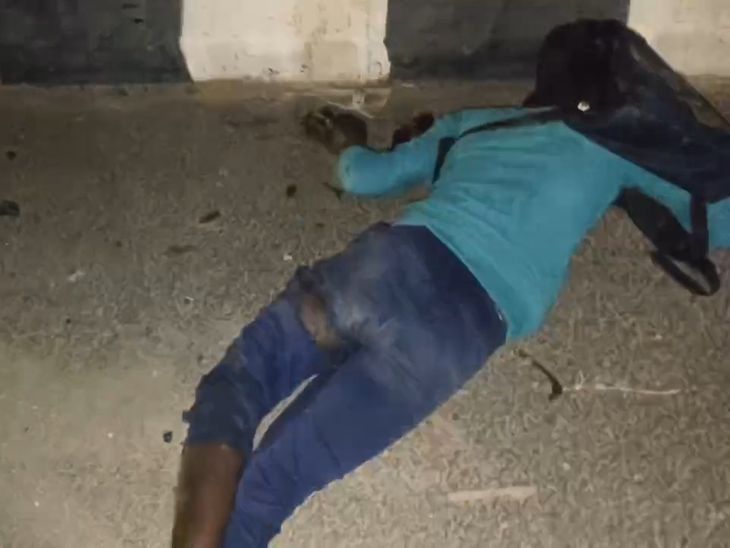 Varanasi Accident | Bike Hits Divider, Youth Dead; NHAI Negligence Alleged