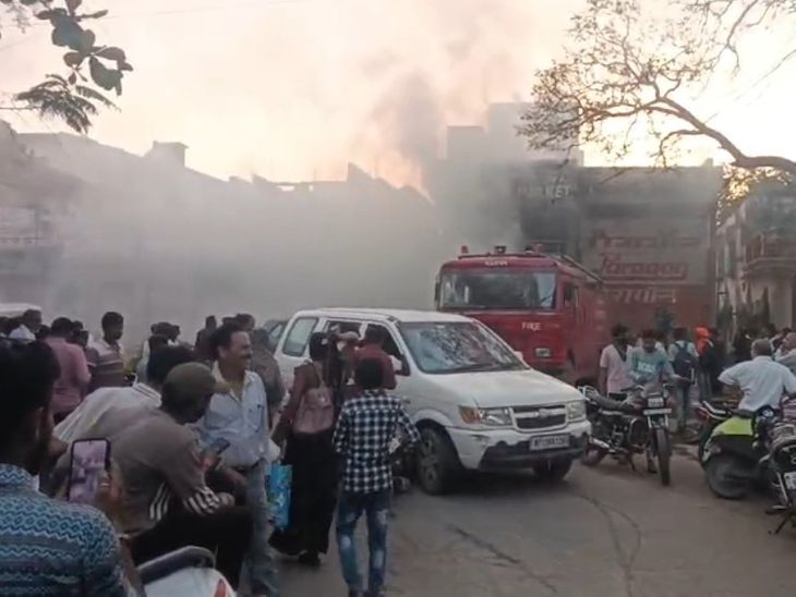 Maihar Raja Super Market Fire | Short Circuit Suspected, Control