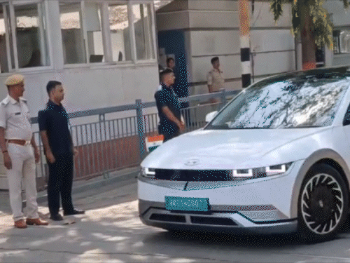 आखिरी कैबिनेट मीटिंग के लिए पहुंचे नीतीश:इसके पहले सम्राट चौधरी के साथ अंबेडकर को दी श्रद्धांजलि; 3 बजे बाद इस्तीफा