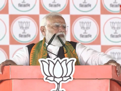 मोदी बोले- बंगाल में डर का माहौल, हिंसा चरम पर:ममता बोलीं- BJP हद पार कर रही; TMC का आरोप- EC उनके नेताओं को टारगेट कर रहा