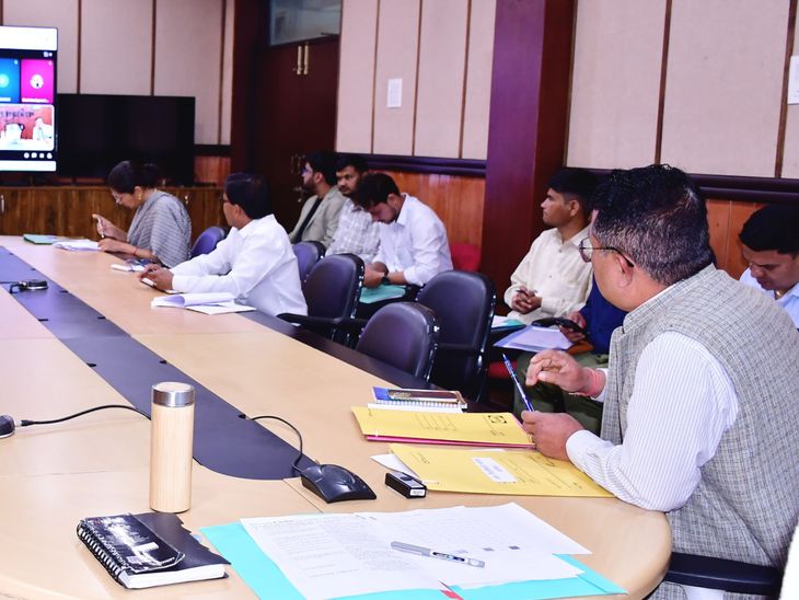 Bageshwar DM Reviews HLBC Portal, Directs Census 2027 Prep