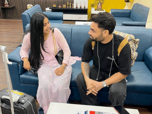 क्रिकेटर रिंकू सिंह पहुंचे वाराणसी: एयरपोर्ट पर रिसीव करने पहुंची सांसद प्रिया सरोज, कल करेंगी बाबा विश्वनाथ के दर्शन – वाराणसी समाचार