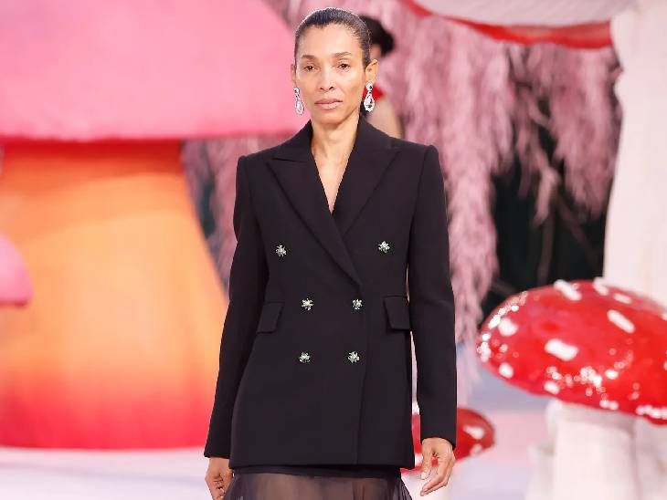 रैम्प वॉक में अब उम्रदराज महिलाओं का जलवा:  50 साल से ज्यादा की मॉडलों की पूछ बढ़ी, सीनियर मॉडलों को इतनी तवज्जो पहले नहीं मिली