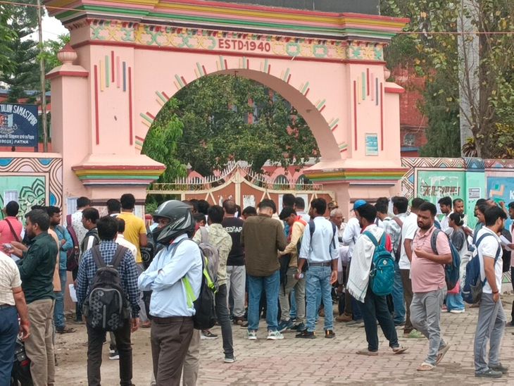 बेगूसराय में AEDO परीक्षा में ब्लूटूथ से नकल का खुलासा:  डिवाइस के साथ नवादा का परीक्षार्थी गिरफ्तार, एसडीओ बोले- कदाचार बर्दाश्त नहीं किया जाएगा – Begusarai News