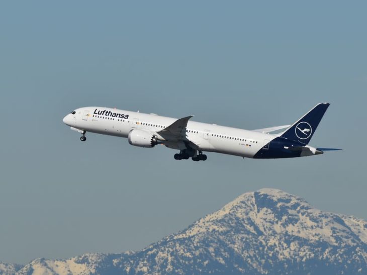 ईरान तनाव: लुफ्थांसा की 20 हजार फ्लाइट रद्द, यूरोप में ईंधन संकट गहराया - HeadlinesNow Hindi News