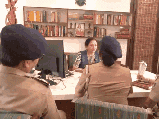 चंडीगढ़ पुलिस के सामने पेश नहीं हुईं मधु किश्वर:मिसलीडिंग VIDEO केस में होनी थी पूछताछ, घर जाकर थमाया गया था नोटिस