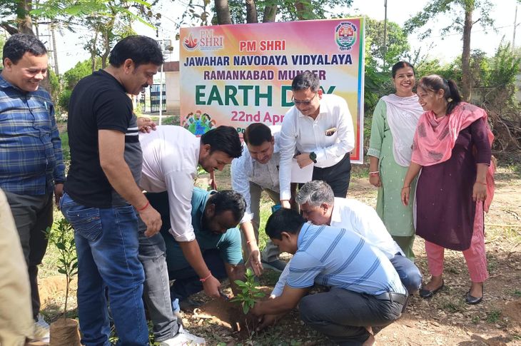 Pledge to protect the earth by planting trees