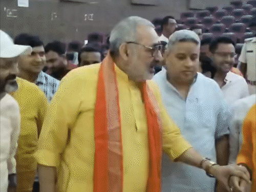 गिरिराज सिंह ने महागठबंधन को ठगबंधन बताया:  बोले- ममता बनर्जी चुनाव हार चुकी हैं, केजरीवाल के जाने से भी कोई फायदा नहीं होगा – Begusarai News