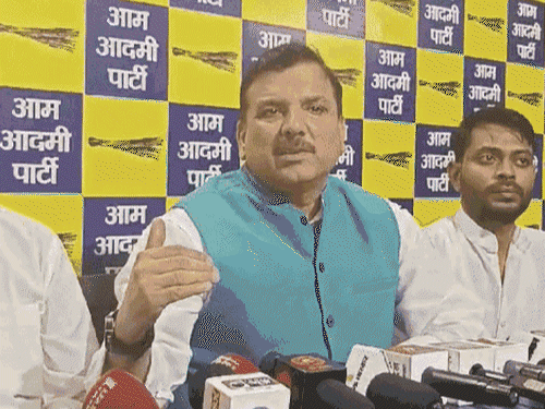 पंजाब में टूट रोकने में जुटी AAP:प्रदेश प्रभारी सिसोदिया ने विधायकों की मीटिंग बुलाई; 7 सांसद पार्टी छोड़ BJP जॉइन कर चुके