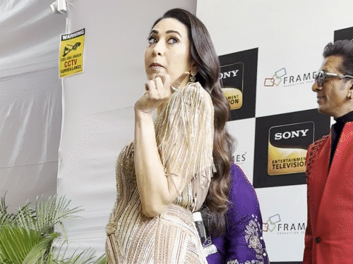 কারিশমা কাপুর পাপারাজ্জিদের সতর্ক করেছিলেন: ঘুরতে গিয়ে অভিনেত্রী বলেছিলেন – খুব বেশি জুম করবেন না