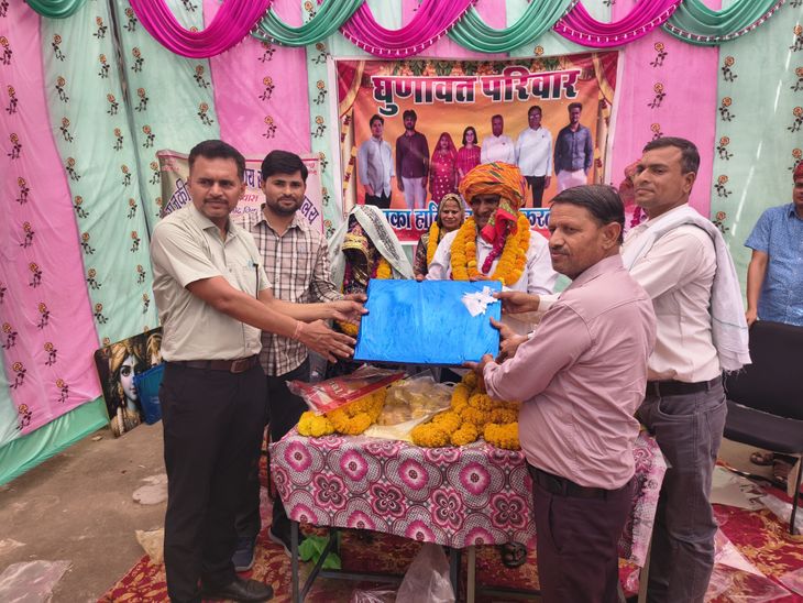 Retiring Teacher Gifts School Rs 8 Lakh Hall, Dresses
