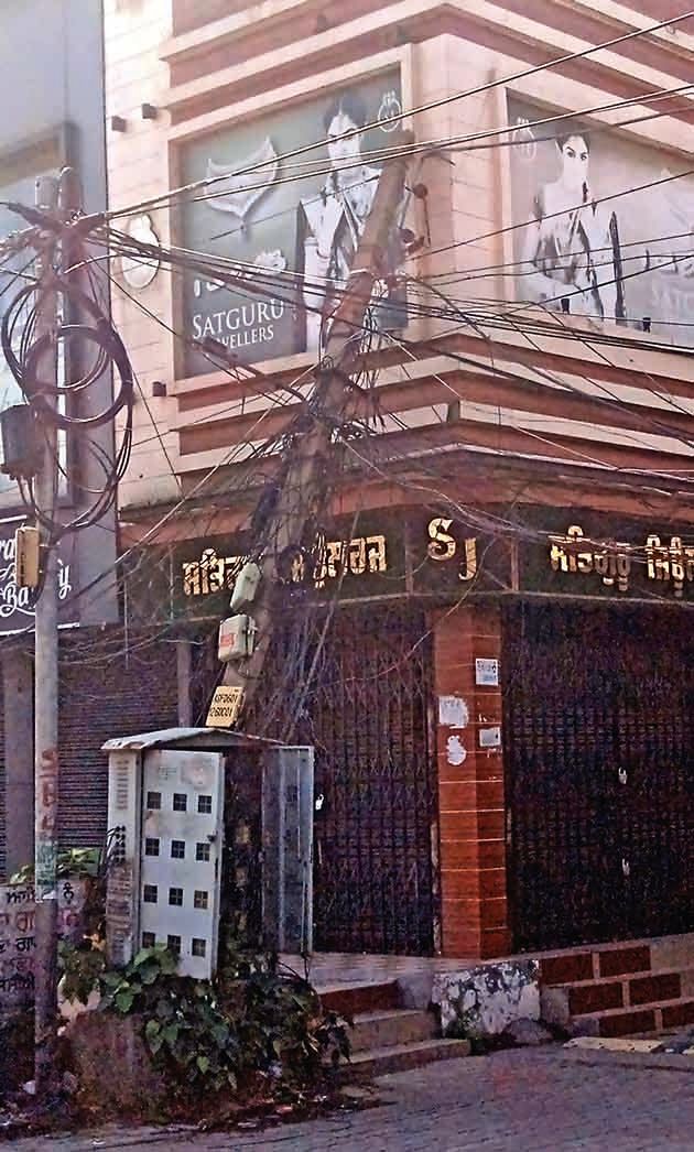 Rana Garden... Broken electric pole poses a threat