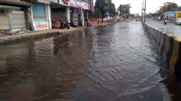NH-43 submerged in rain, water filled due to blocked drain