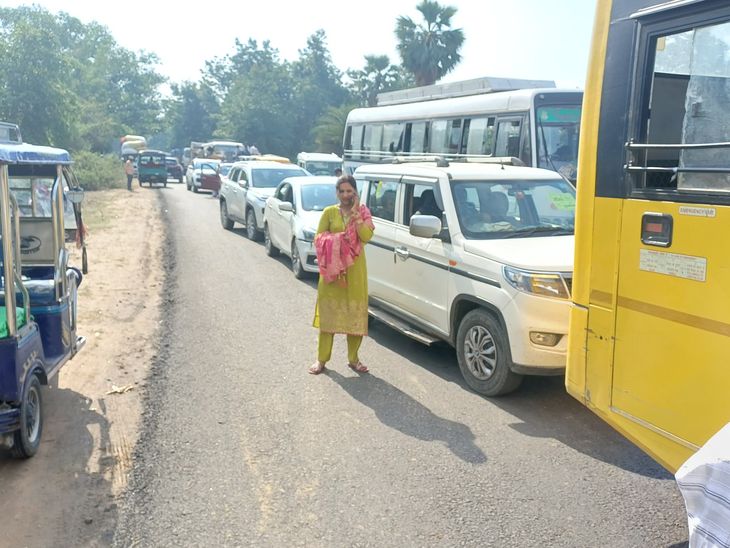 कोडरमा में हाथियों का आतंक, घरों को तोड़ा:  मवेशी मारे; लोगों ने लगाया वन विभाग पर लापरवाही का आरोप, किया रोड जाम – koderma News
