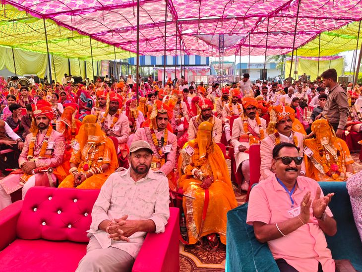 18 couples from the Rajput community tied the knot.