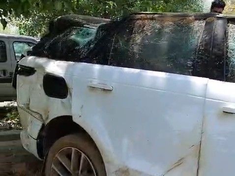 Greater Noida Car Accident: Range Rover Overturns After Hitting Tree