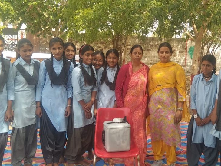 साबसर स्कूल में HPV टीकाकरण: 14 से 15 वर्ष की बालिकाओं को लगाई गई वैक्सीन - Dainik Bhaskar
