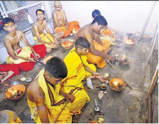 Forty years of the flame of rituals: 2500 students have already worn ...