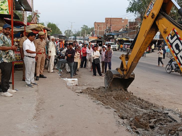 Mau Bus Stand & Market Road Encroachment Removed | 5 Shopkeepers Fined