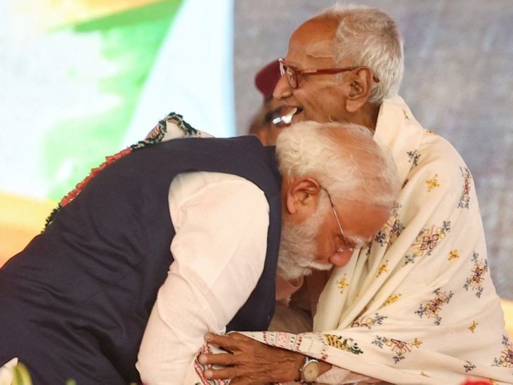 माखनलाल सरकार 16 साल की उम्र में RSS से जुड़े:श्यामा प्रसाद के साथी, कश्मीर में तिरंगा आंदोलन में गिरफ्तार हुए; मोदी ने इनके पैर छुए