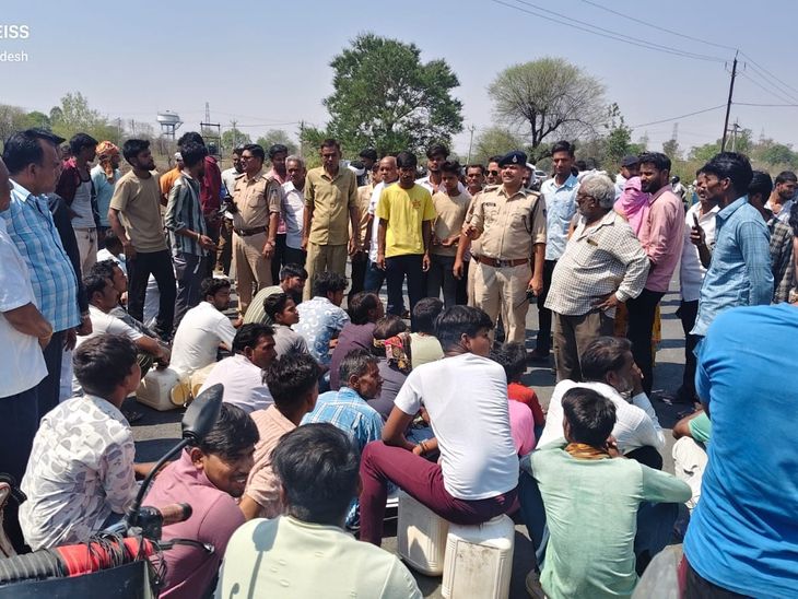 Damoh Sagar Highway Blocked For 1 Hour Over Water Issue; Resolved