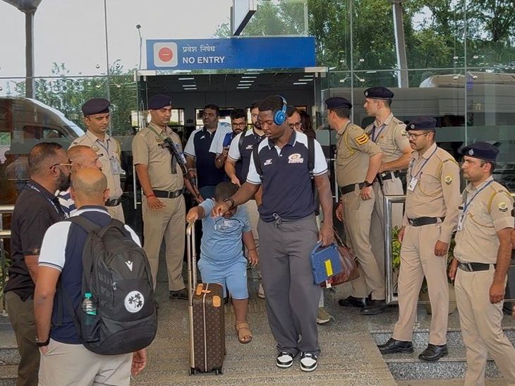 धर्मशाला पहुंची मुंबई इंडियंस की टीम: रोहित शर्मा फैंस से मिले बिना चले गए, तिलक वर्मा ने दिए ऑटोग्राफ, कल होगा पंजाब किंग्स से मुकाबला – धर्मशाला समाचार