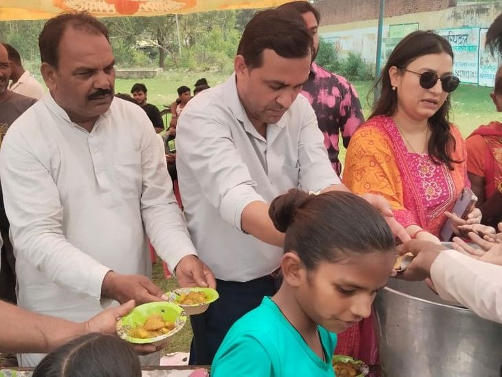 Barabanki Sahakari Bank Organizes Bhandara & Pyau for Bada Mangal