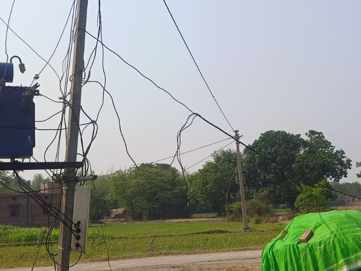 Chintamanpur High Voltage Wire Danger | School Kids & Villagers Risk