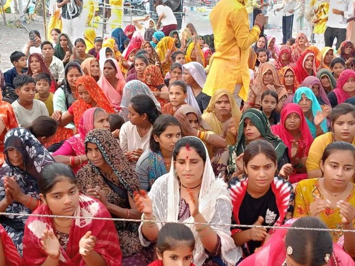 Bal Vyas Princy Arjariya Recounts Krishna Leelas in Mau Rani Pur
