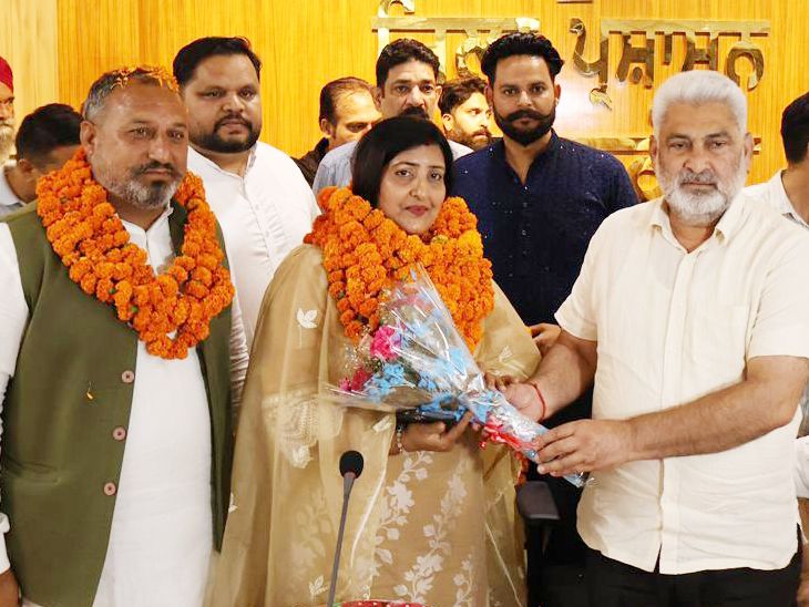 पठानकोट जिला परिषद् के 6 जोन में आप काबिज:  पठानकोट जिला परिषद को मिला नया नेतृत्व, गुरप्रीत कौर बनीं चेयरपर्सन, साहिब सिंह साबा उप-चेयरमैन – Pathankot News