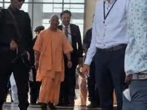 शाह की जगदलपुर में 4 मुख्यमंत्रियों के साथ मीटिंग:यूपी के सीएम योगी भी पहुंचे, पहली बार बस्तर में मध्य क्षेत्रीय परिषद की बैठक