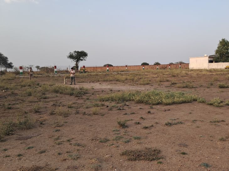 Arjun Khiriya Ground Neglected; Children Play Amidst Thorny Bushes