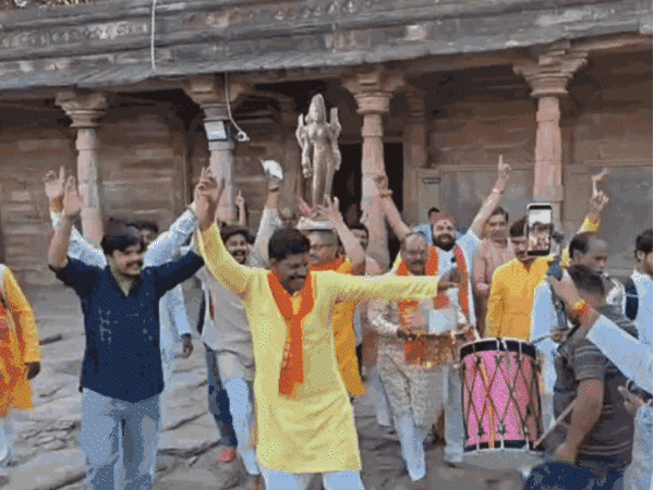 भोजशाला फैसले के बाद आज पहला शुक्रवार, हवन-पूजन, महाआरती होगी:धार में 2 हजार पुलिसकर्मी तैनात, सोशल मीडिया पर निगरानी; सुप्रीम कोर्ट पहुंचा मुस्लिम पक्ष