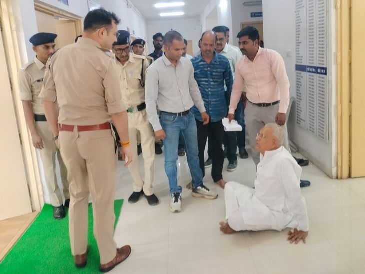 MP Congress Slams Mohan Raj | Ex-Minister Protests SP Office