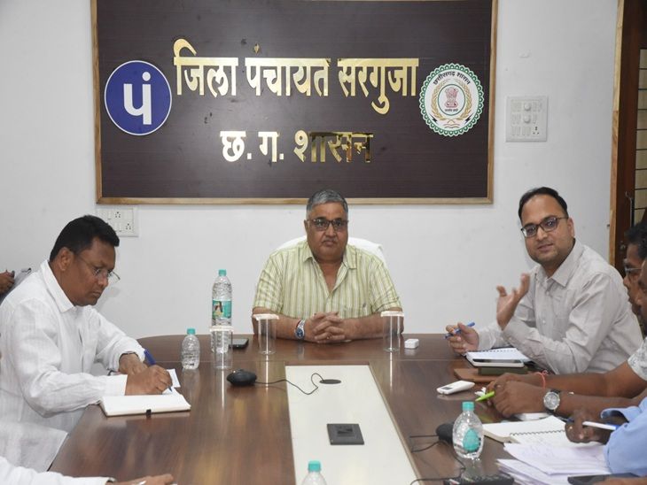 Rajesh Agrawal Holds Meeting, Orders Road Repair & 5 New Sub-Stations