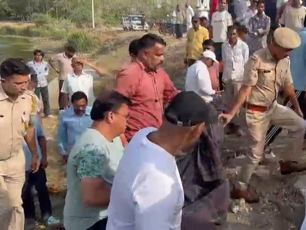 बांसवाड़ा के तालाब में मिला शव:  पुलिस बोली- बॉडी ज्यादा पुरानी नहीं, हत्या या सुसाइड दोनों एंगल से कर रहे जांच – Banswara News