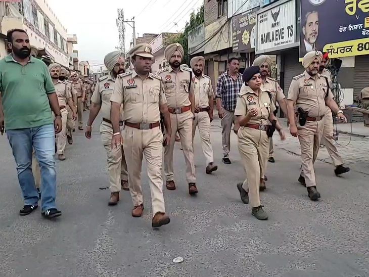 फरीदकोट में चुनाव से पहले SSP का फ्लैग मार्च:  बोलीं- शांति भंग करने वालो को बख्शा नहीं जाएगा, निष्पक्ष-भयमुक्त मतदान के लिए बढ़ाई चौकसी – Faridkot News