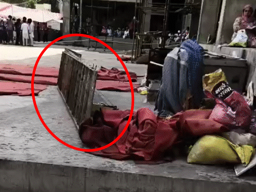 अमृतसर- गुरुद्वारे में महिलाओं पर 200Kg की शटरिंग प्लेट गिरी:  2 की मौत, बच्ची समेत 9 घायल; लंगर हॉल में जाप कर रहीं थीं – Amritsar News
