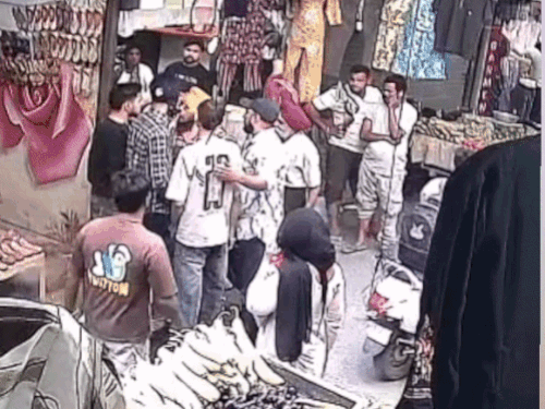 तरनतारन में बाइक की टक्कर के बाद बवाल:  एक दर्जन से अधिक लोगों ने दुकान में तोड़फोड़ की, फायरिंग करने का भी आरोप – tarn-taran News