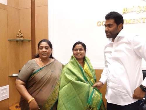 AIADMK के 3 बागी विधायकों ने इस्तीफा दिया:  TVK नेता से मिले, पार्टी जॉइन करेंगे; फ्लोर टेस्ट में विजय सरकार को समर्थन दिया था