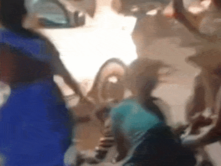 युवक पर रॉड से हमला, महिलाएं-बच्चे भी शामिल, VIDEO:  निवाड़ी के पृथ्वीपुर में पुरानी रंजिश वारदात, आपस में रिश्तेदार हैं सभी – Niwari News
