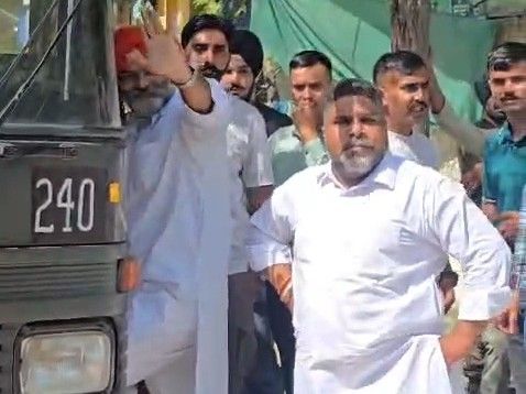 फरीदकोट चुनाव में भाजपा नेता पर बवाल:  AAP-कांग्रेस ने वोट प्रभावित करने के लगाए आरोप; सैन्य परिवारों से बातचीत का वीडियो वायरल – Faridkot News
