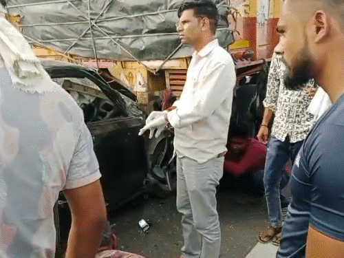 ड्राइवर को झपकी आई, ट्रक में घुसी कार,3 की मौत:  एक घायल, गाड़ी आगे से चकनाचूर; मध्य प्रदेश से पंजाब जा रहे थे युवक – Alwar News