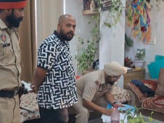 सुजानपुर में छबील सेवा के दौरान घर में चोरी:  मोबाइल और नकदी लेकर फरार हुआ चोर, सीसीटीवी में कैद – Pathankot News