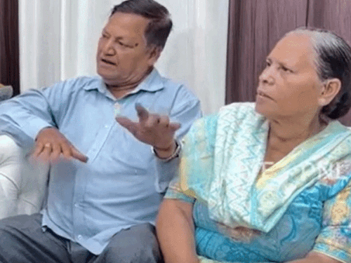 जालंधर में बुजुर्ग दंपत्ति से ₹18 लाख ठगे:  महिला ने खुद को बताया तहसीलदार, जज से सेटिंग का झांसा दिया; किराएदारों से था विवाद – Jalandhar News