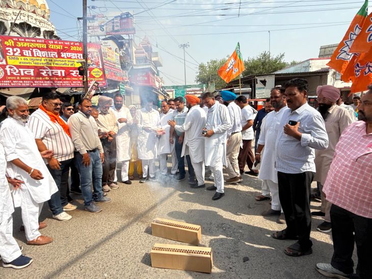 केवल ढिल्लों के प्रधान बनने पर बरनाला में जश्न:  BJP कार्यकर्ताओं ने बांटे लड्डू, पटाखे चलाकर मनाई खुशी; कहा- और मजबूत होगी पार्टी – Barnala News