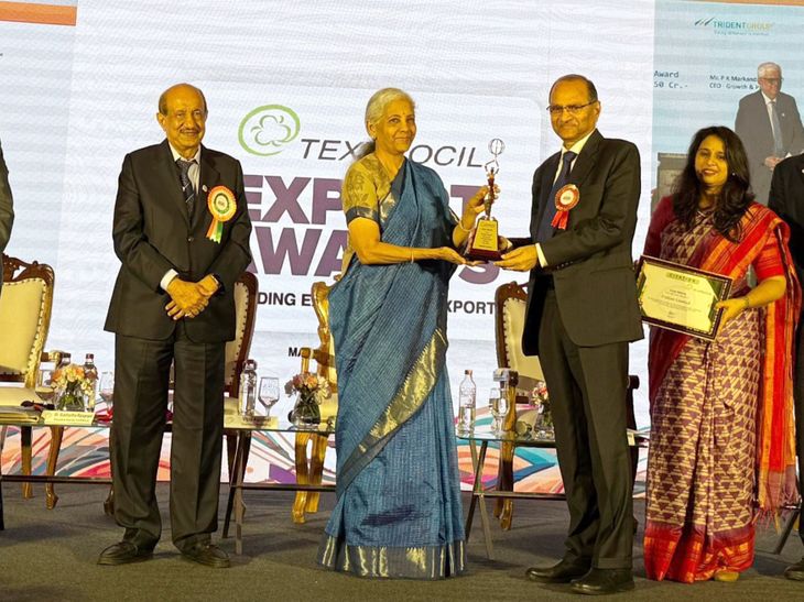 पंजाब की ट्राइडेंट को ग्लोबल एक्सपोर्ट में गोल्ड मेडल मिला:  केंद्रीय वित्त मंत्री ने मुंबई में टेक्सप्रोसिल अवार्ड्स में सम्मानित किया – Barnala News